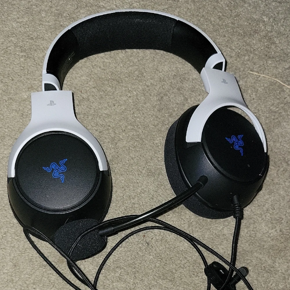 Razer White and Black Wired Gaming Headset with Boom Mic